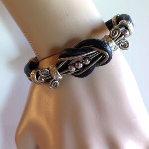BOHO VINTAGE BLACK LEATHER SILVER TONE METAL FANCY KNOT BRACELET